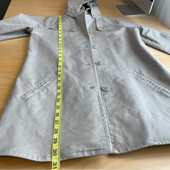 Isaac Mizrahi Live Rain Coat Size XS Grey w Reptile Print Lining Removable Hood - Picture 12 of 13